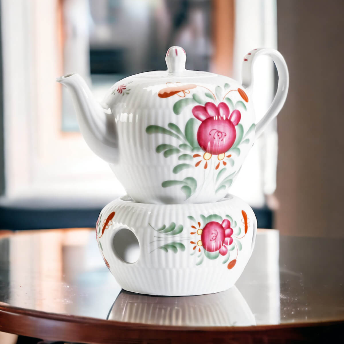 Klassisches Teekanne & Stövchen Set mit dem Dekor Ostfriesenrose